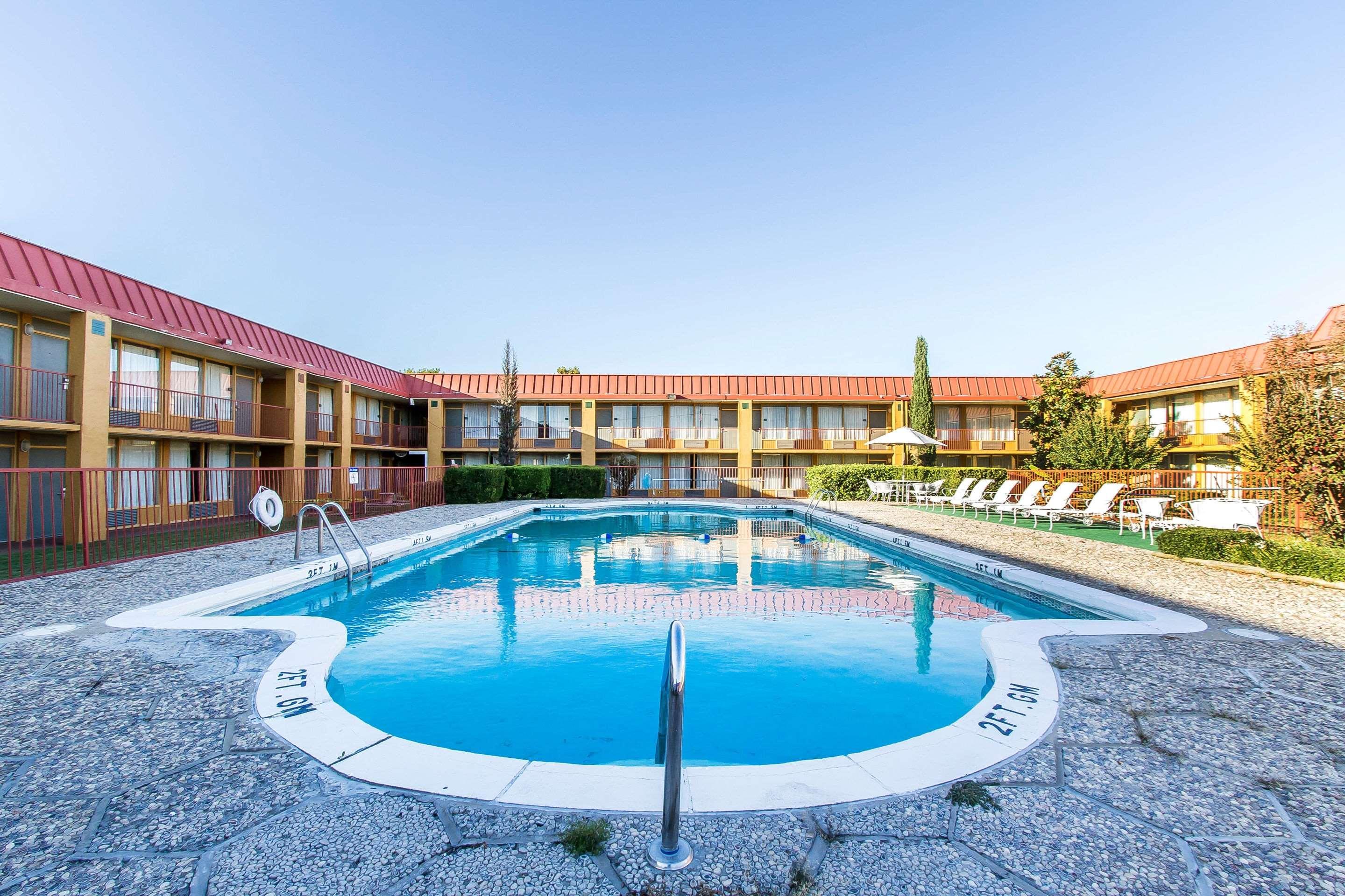 Quality Inn Ada Near University Ngoại thất bức ảnh